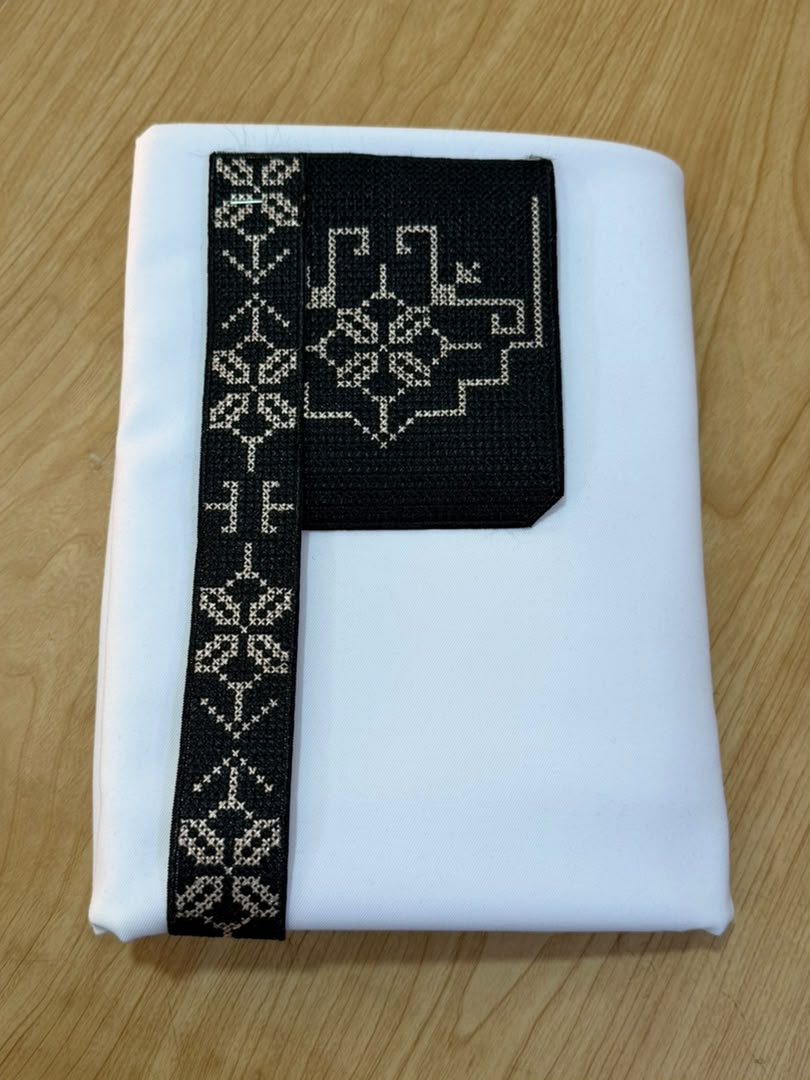 Tissu sans écrit avec brode - Image 1