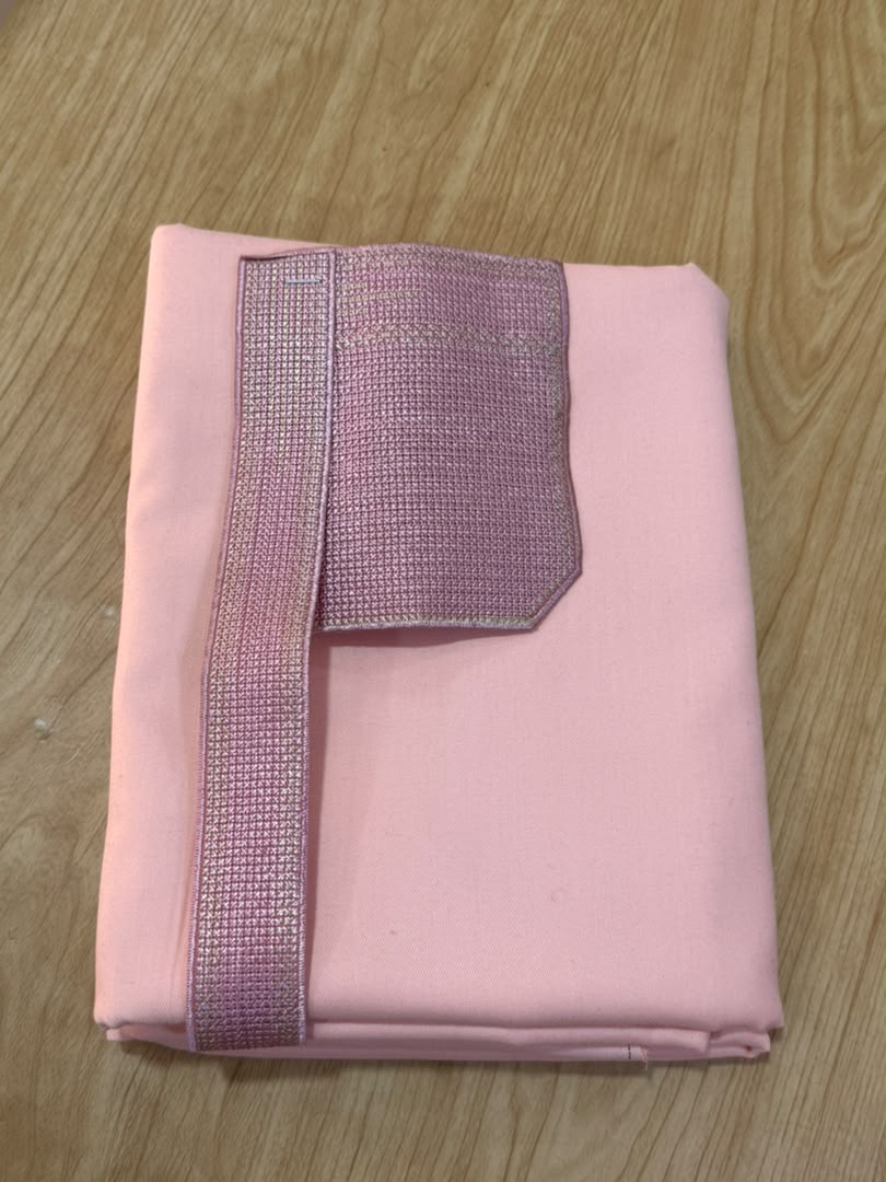 Tissu sans écrit avec brode 3
