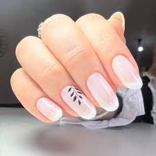 manicura rusa con esmaltado semipermanente  - Image 1