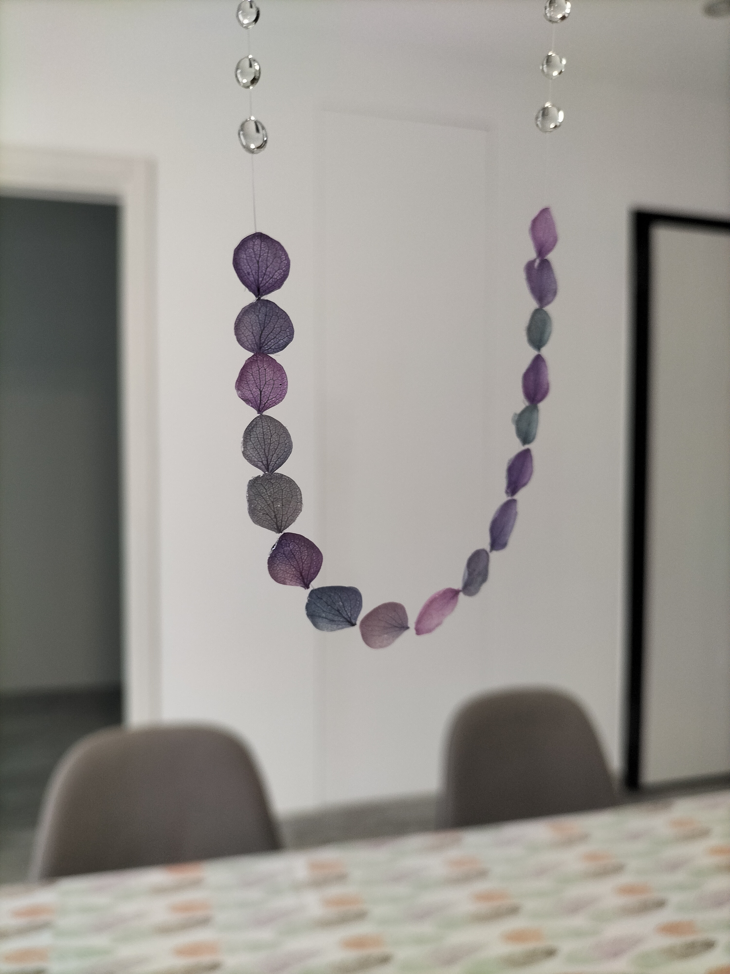 Collana artigianale con veri petali di ortensie in resina  2
