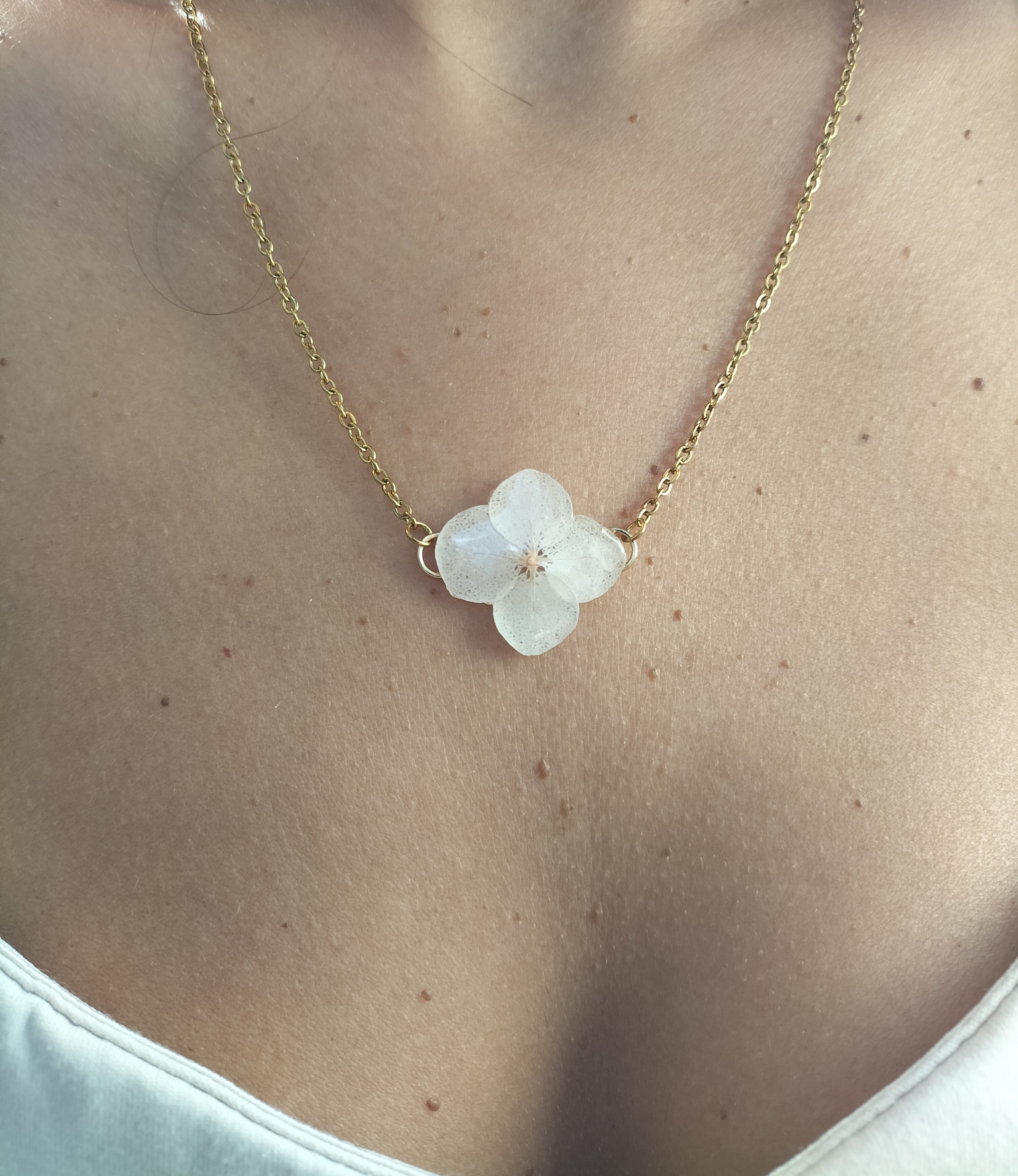 Collana artigianale con vera ortensia 
