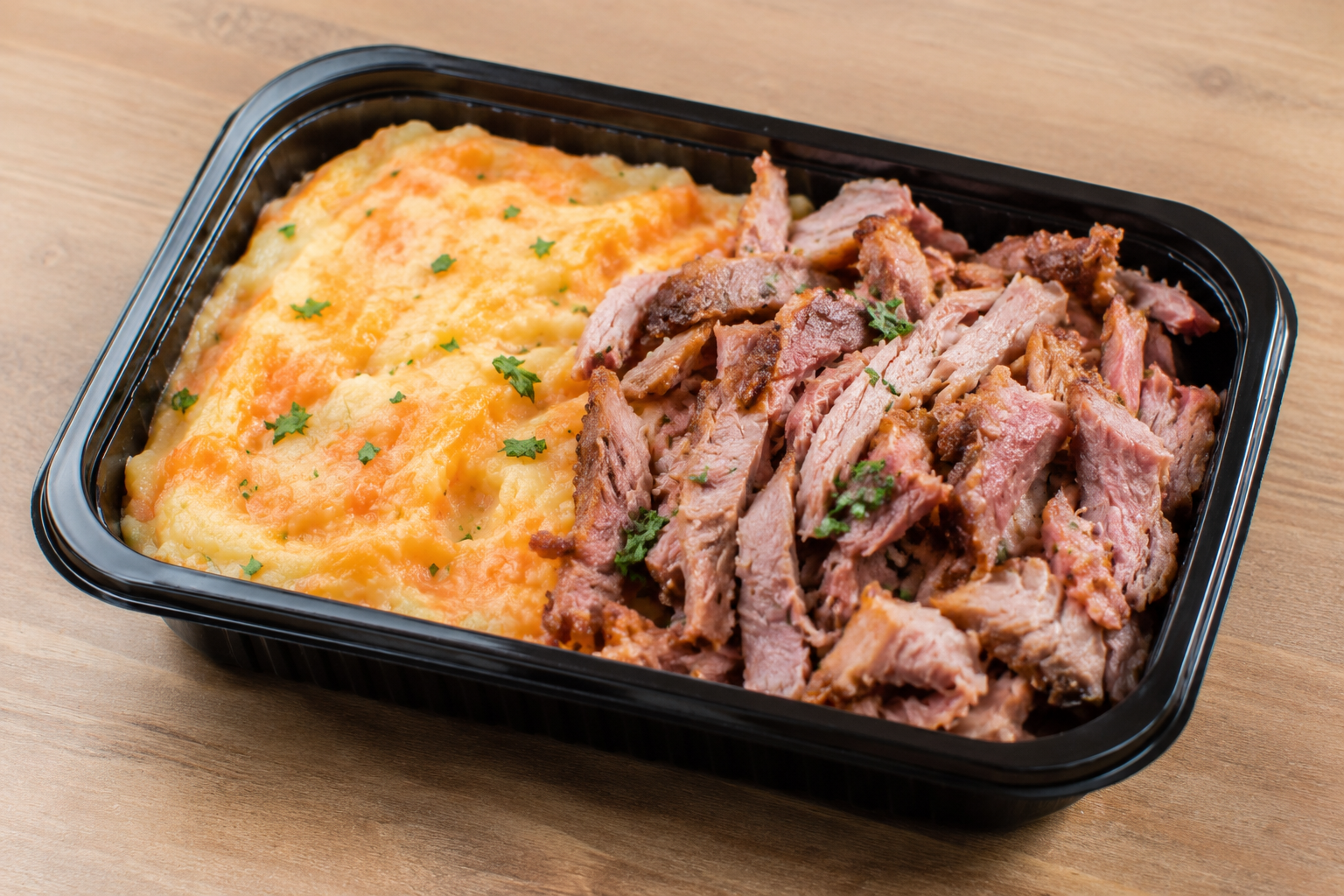 Purê de Batata com Cenoura e Pernil de Porco (Mashed Potatoes and Carrots with Pork Shoulder)