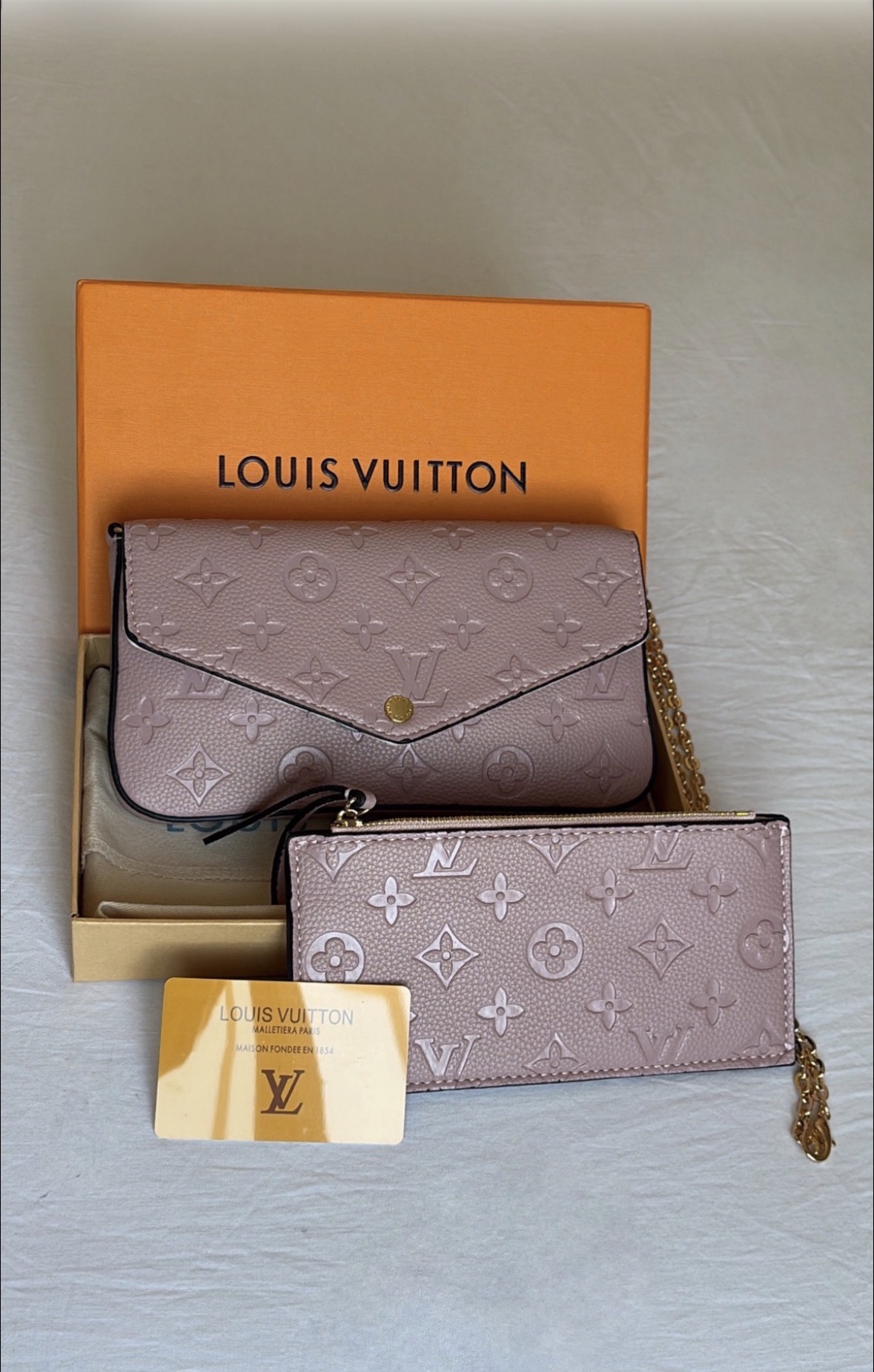 LV POCHETTE