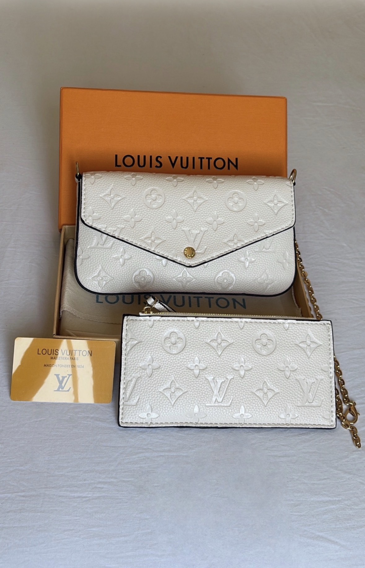 LV POCHETTE