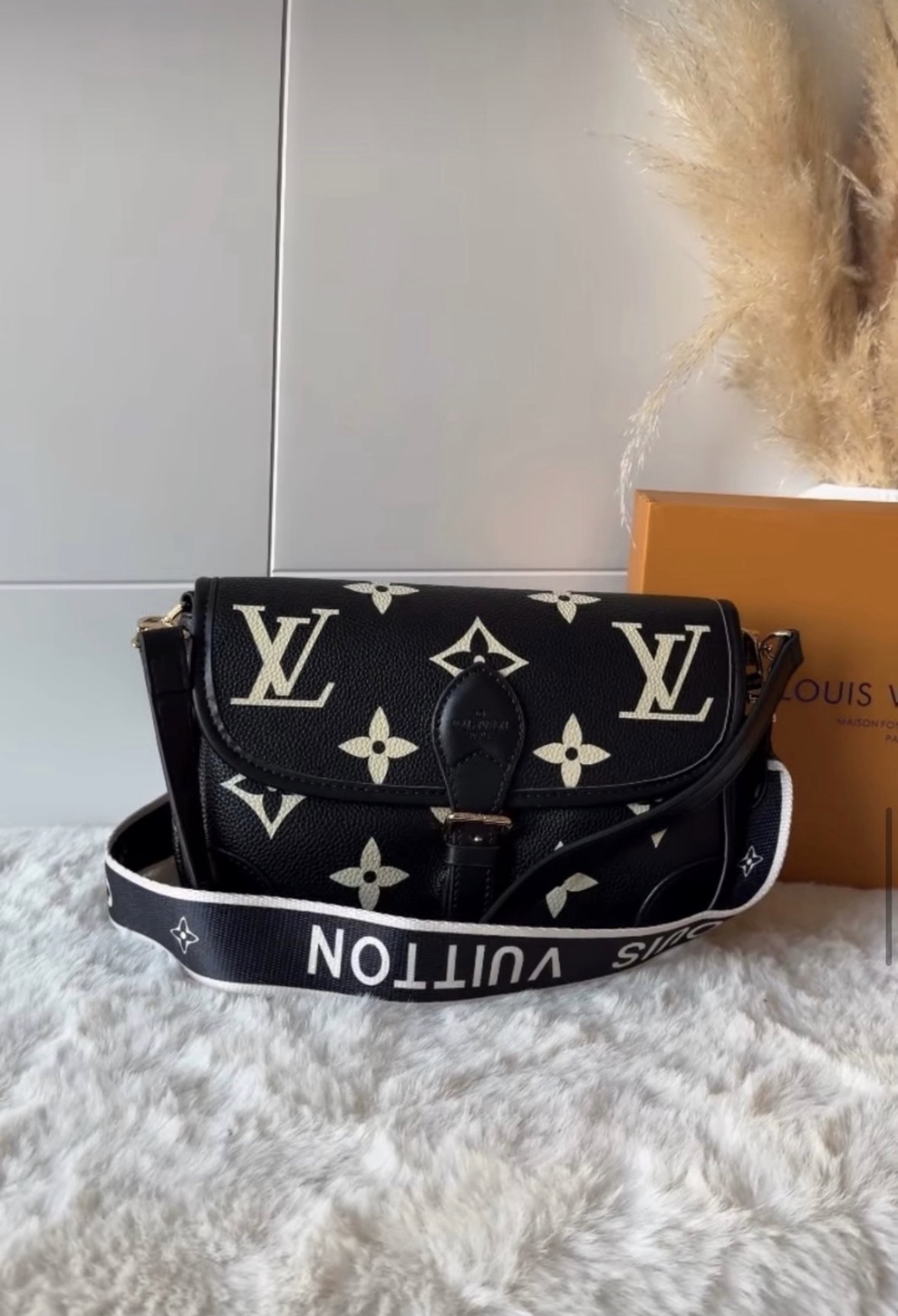 LV CARRYALL 