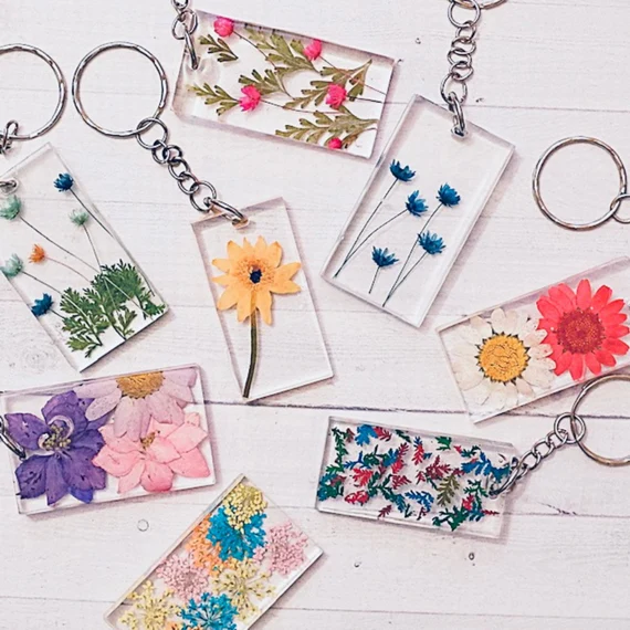 Mini cúpula con llavero floral 