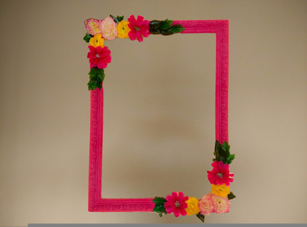 Cuadro decorativo con inicial floral 