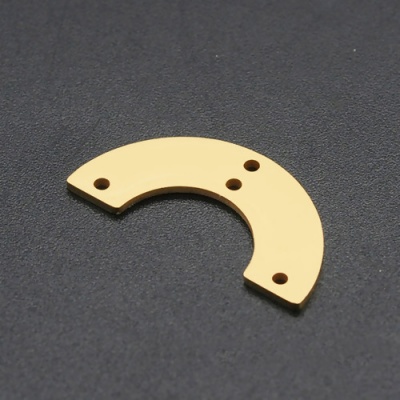 Charm de acero inoxidable arqueados chapados en oro 25 mm x 12 mm