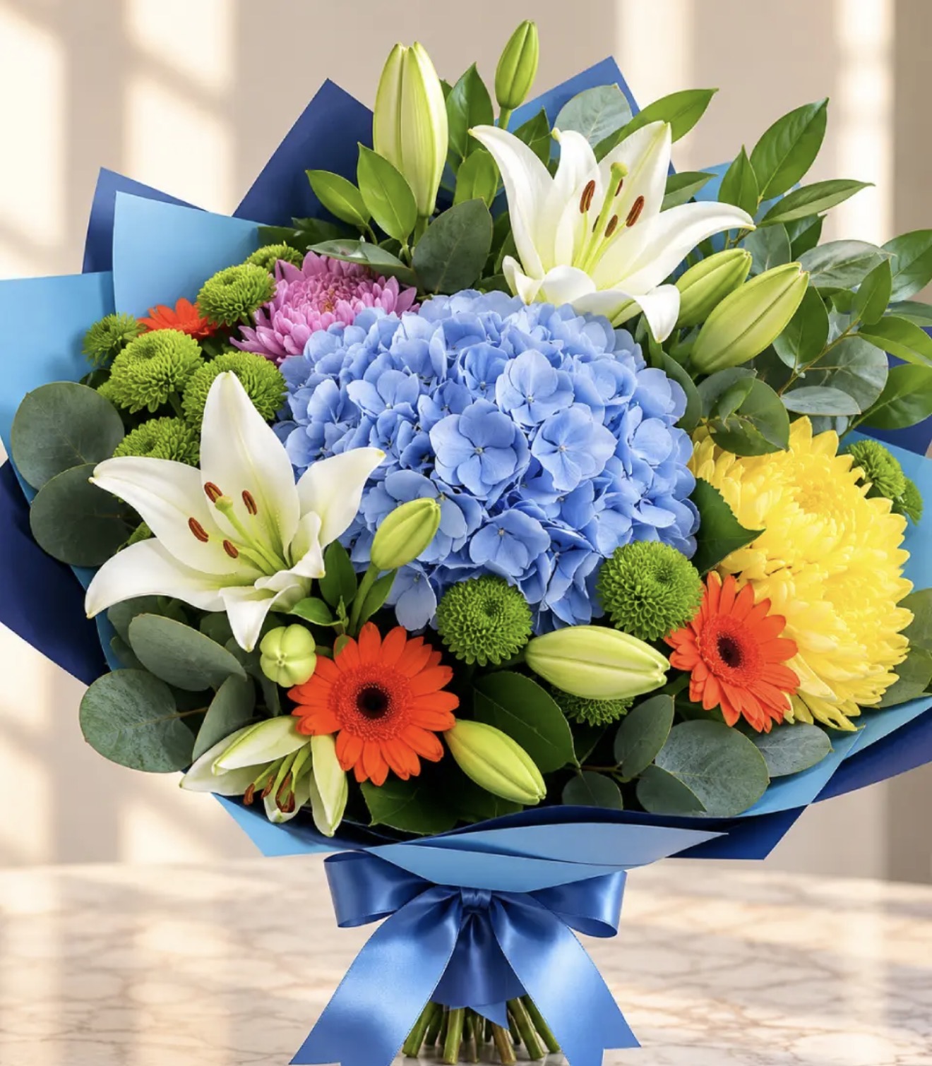 Bouquet Éclat d'Azur - Hortensia Bleu & Lys Blancs 2