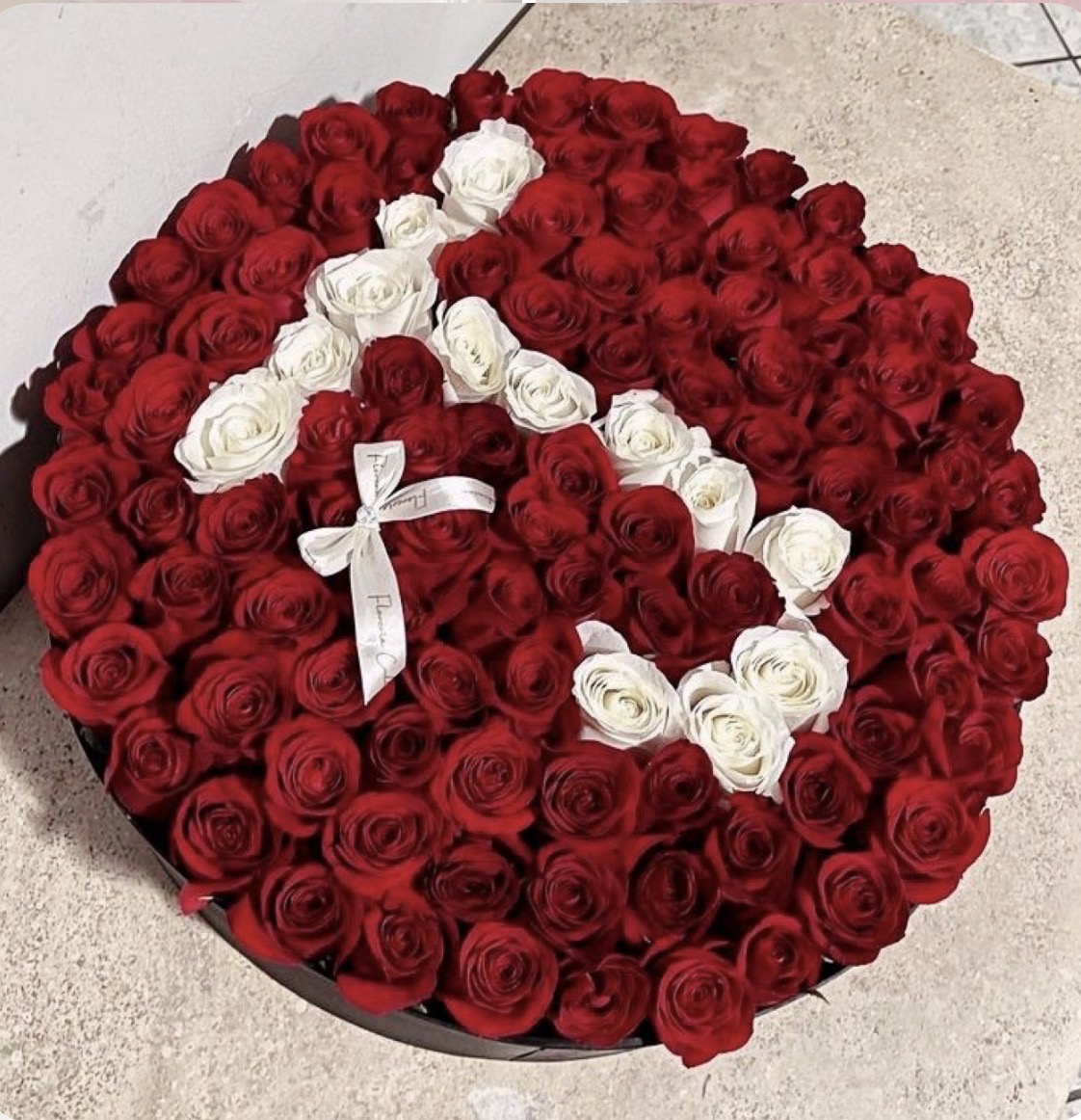 Fleurs Rouges & Lettres en Blanc 2