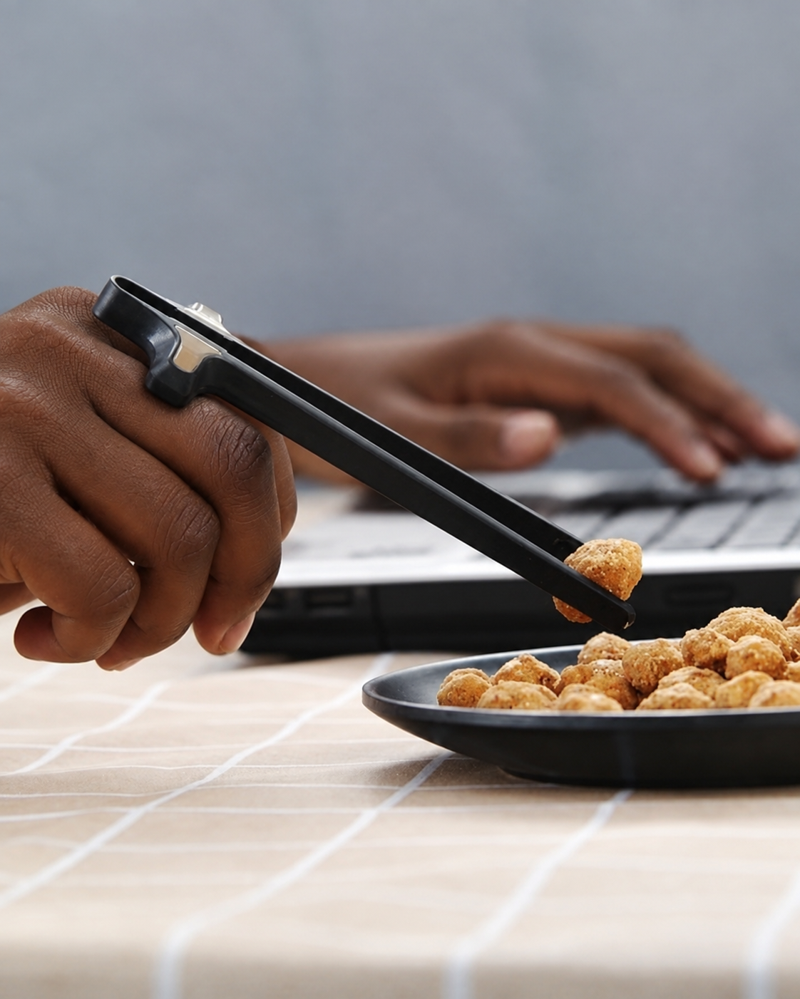 Finger Chopstick 3