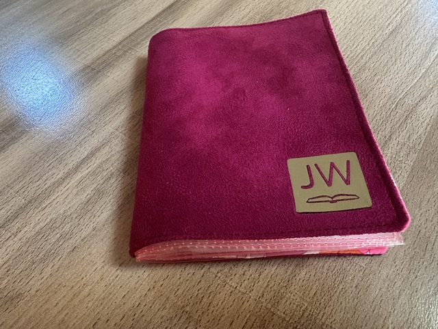 Pochette tracts à feuillets suedine fushia