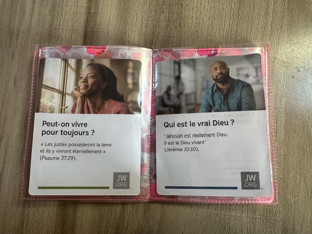 Pochette tracts à feuillets suedine fushia 3