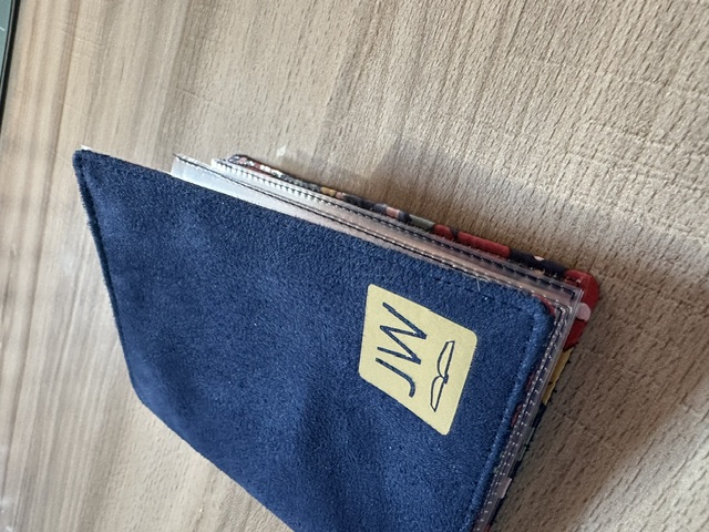 Pochette tracts à feuillets suedine marine