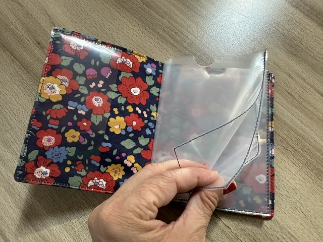 Pochette tracts à feuillets suedine marine 2
