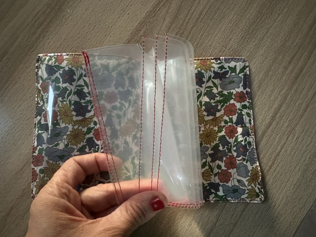 Pochette tracts à feuillets suedine Rouge 2
