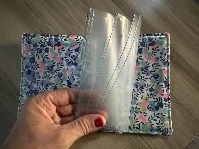 Pochette tracts feuillets Daim bleu vert 2