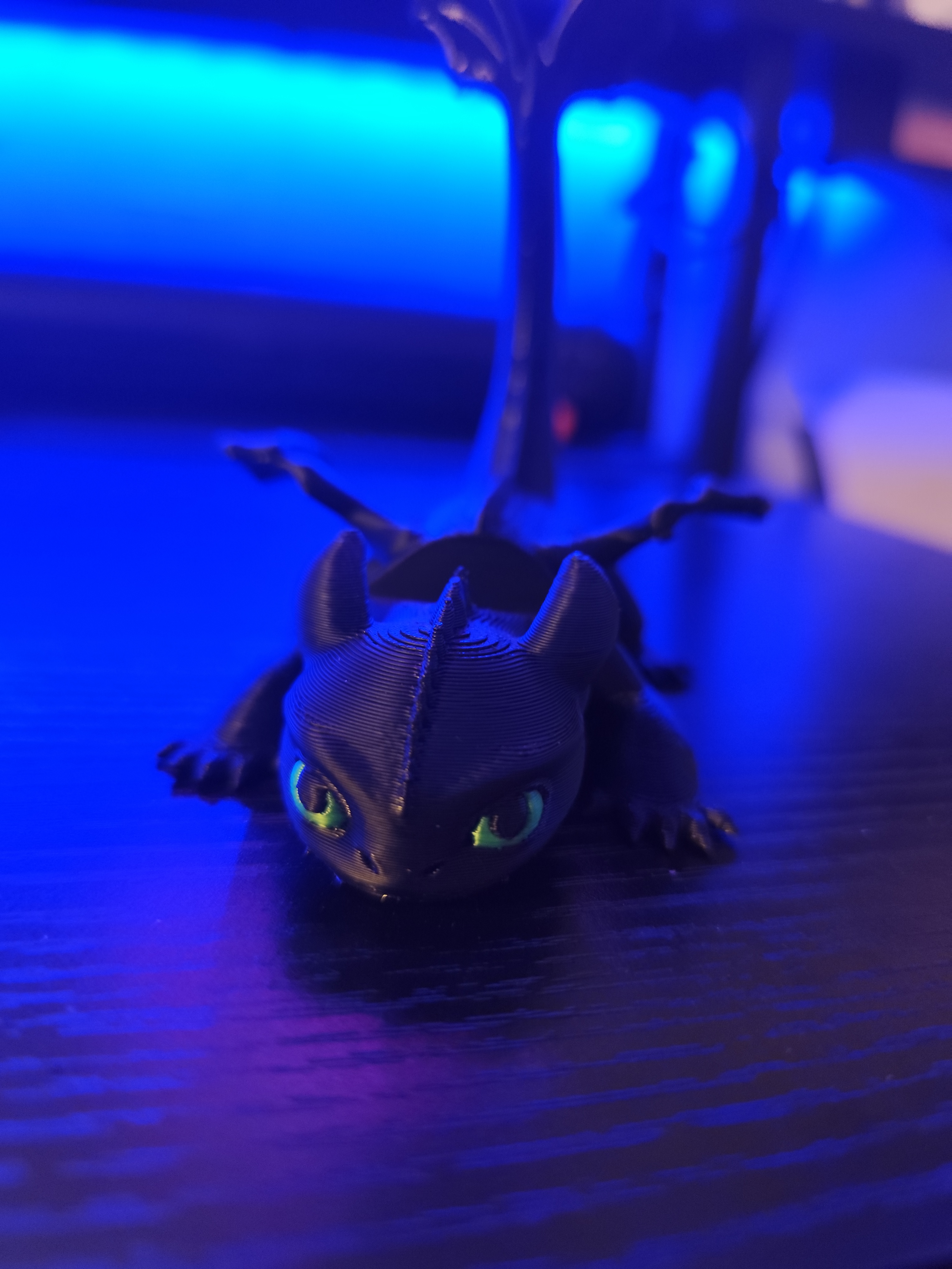 📱🐉 Soporte para Celular Chimuelo - Image 1