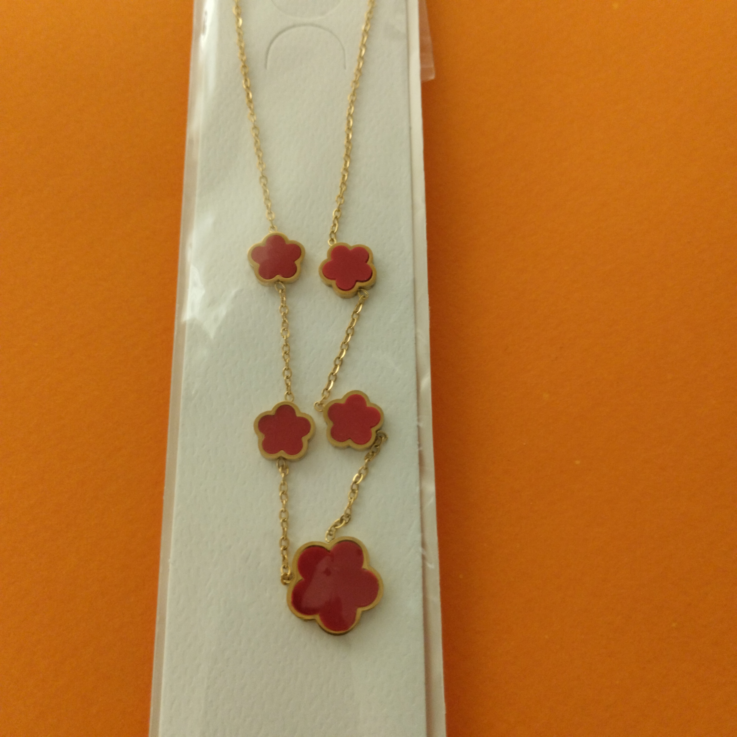 Collier trèfle rouge 