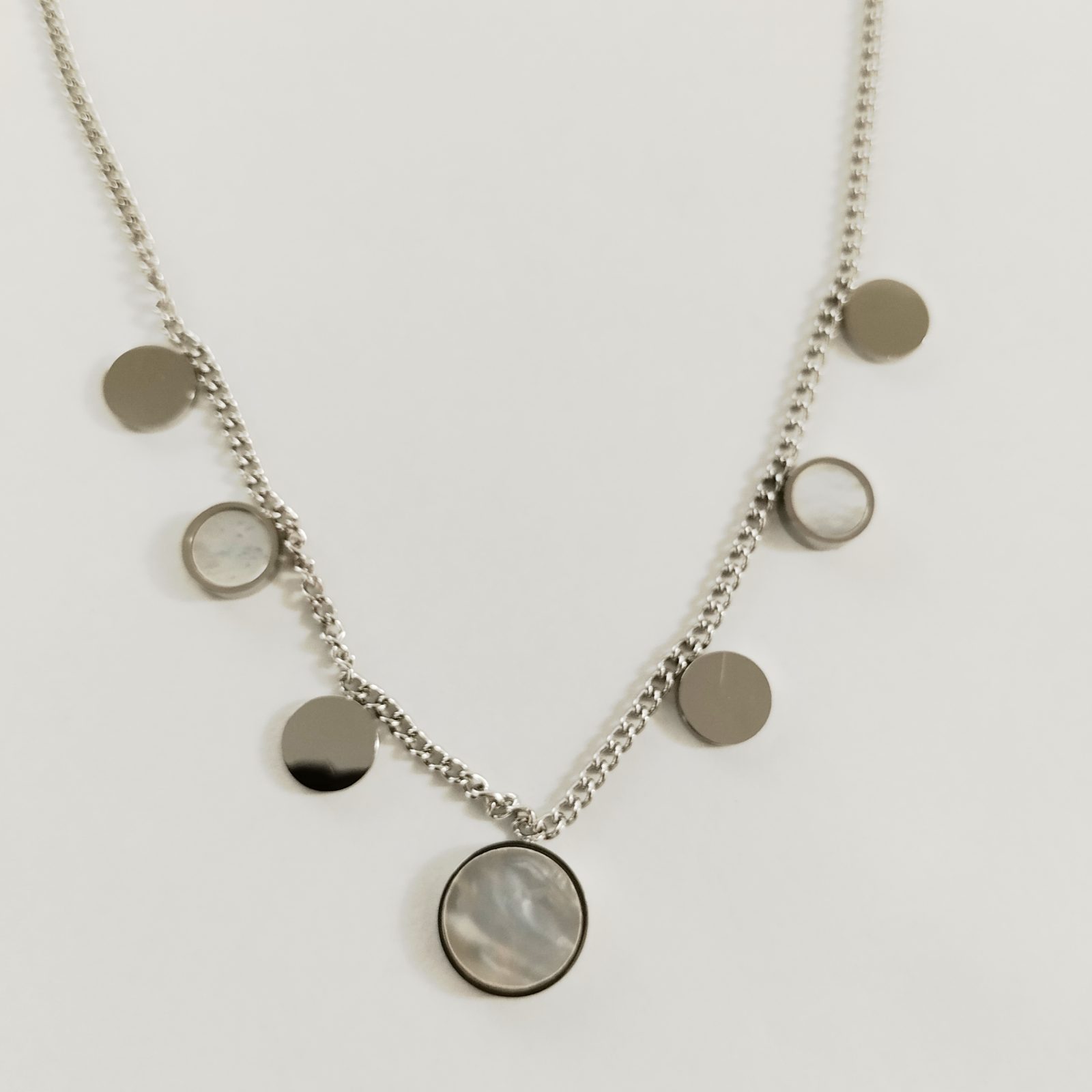 Collier argenté blanc 