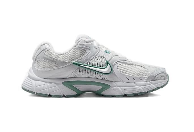 NIKE V5 RNR GREEN/WHITE - Image 1