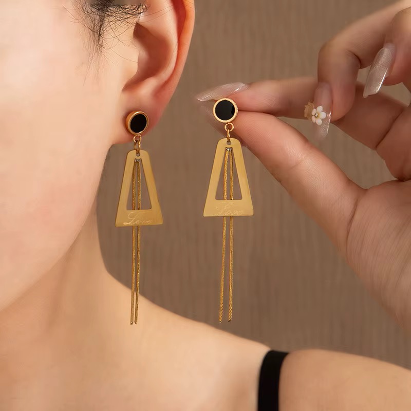 Fashion earings  - Image 1