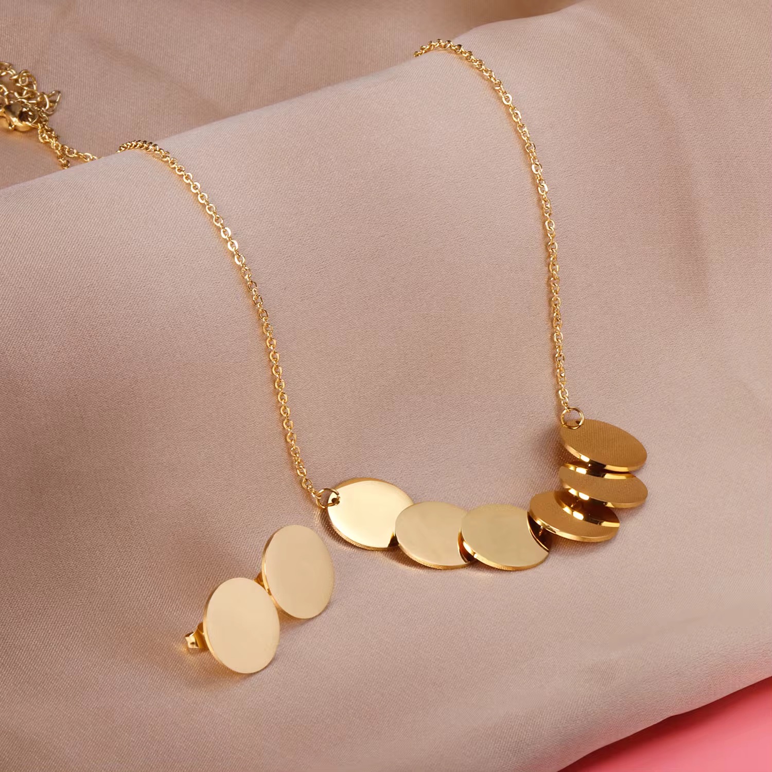 Nacklace and earings  - Image 1