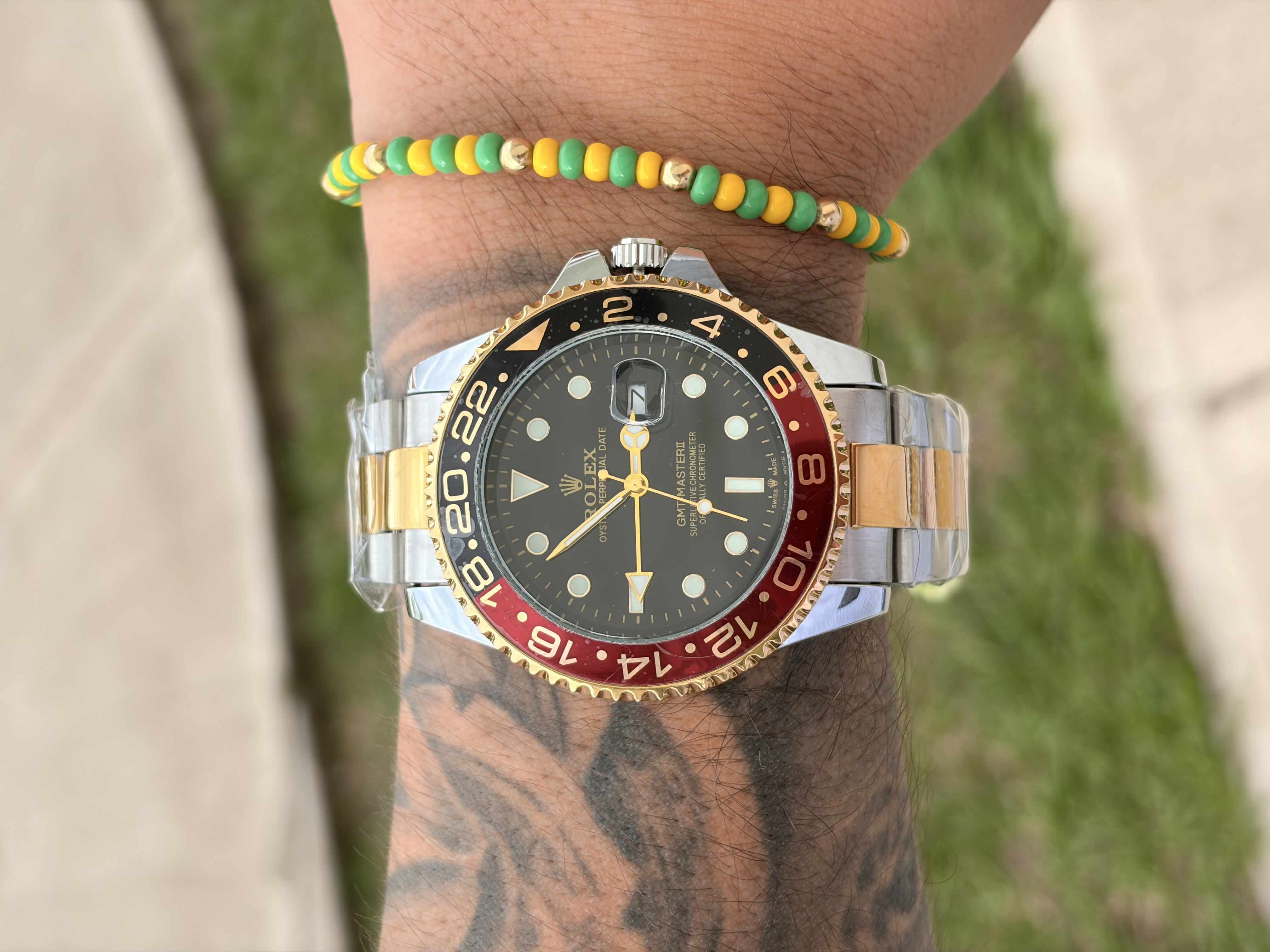  ROLEX GMT 2 Bicolor Dorado Tablero Negro Bisel Rojo Negro - Image 1