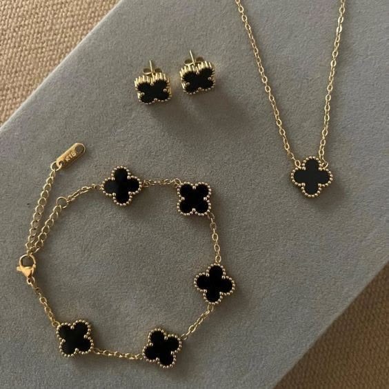 Set de Joyeria Trebol Negro y Dorado