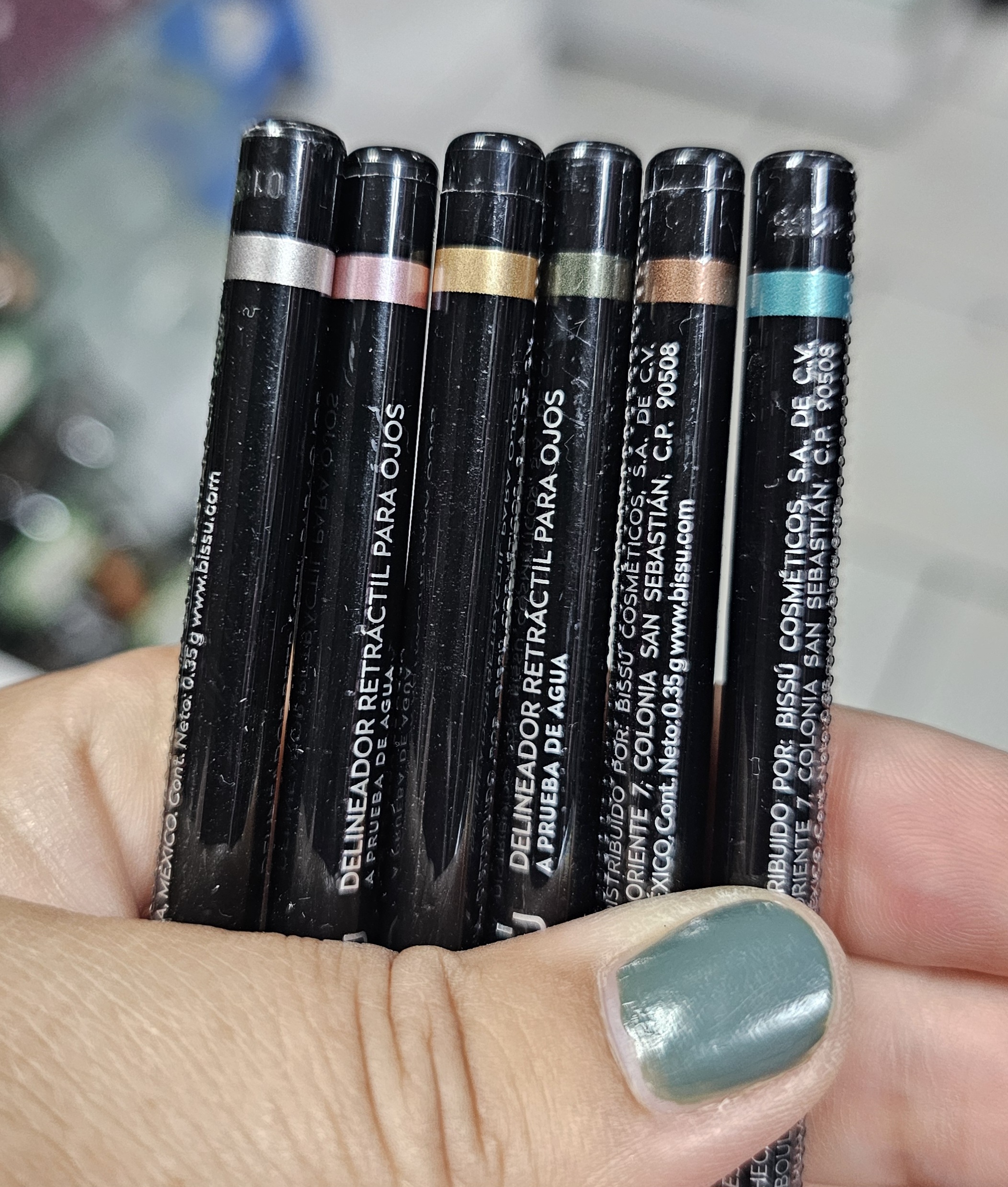 DELINEADOR RETRÁCTIL PARA OJOS