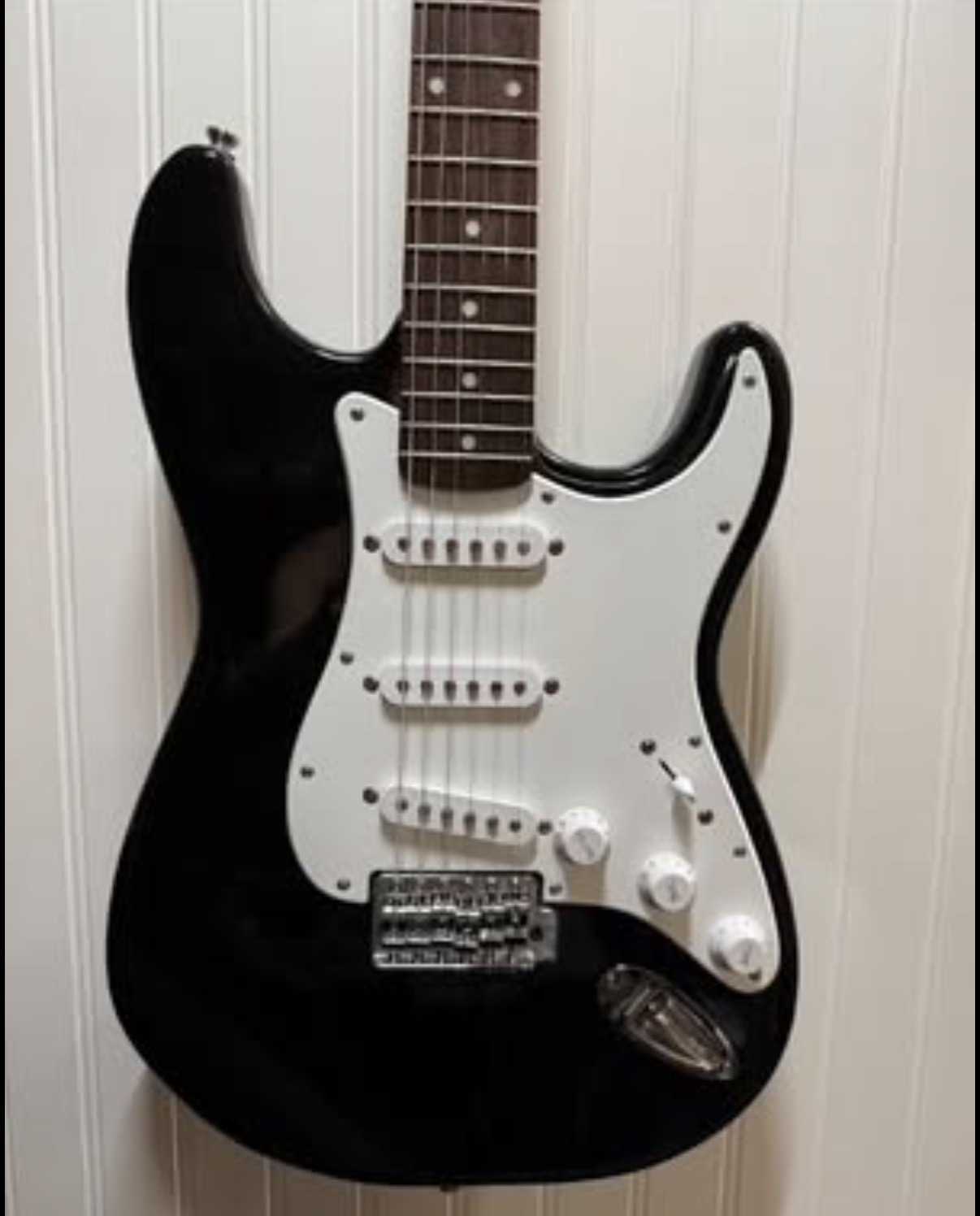 2005 Black Squier Affinity Stratocaster  $149 2