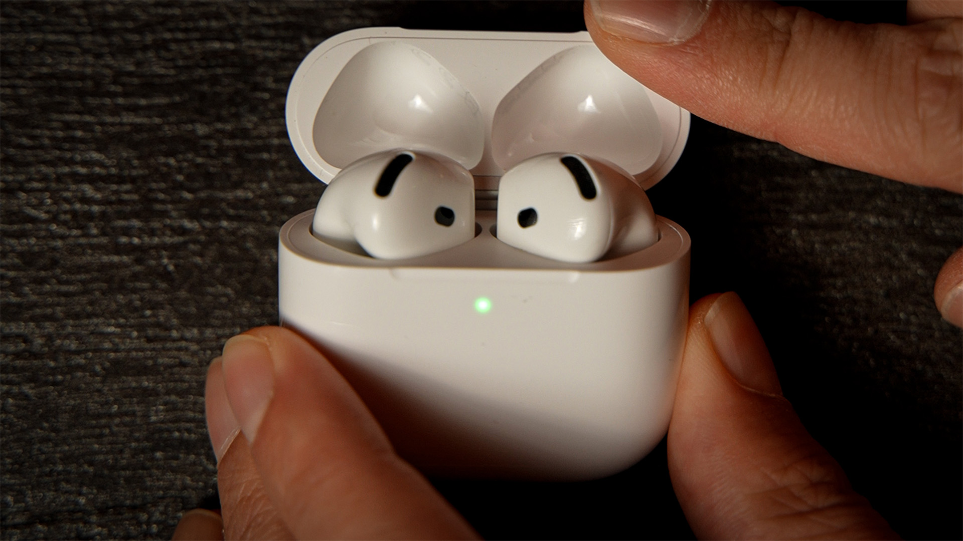 AIRPODS 4