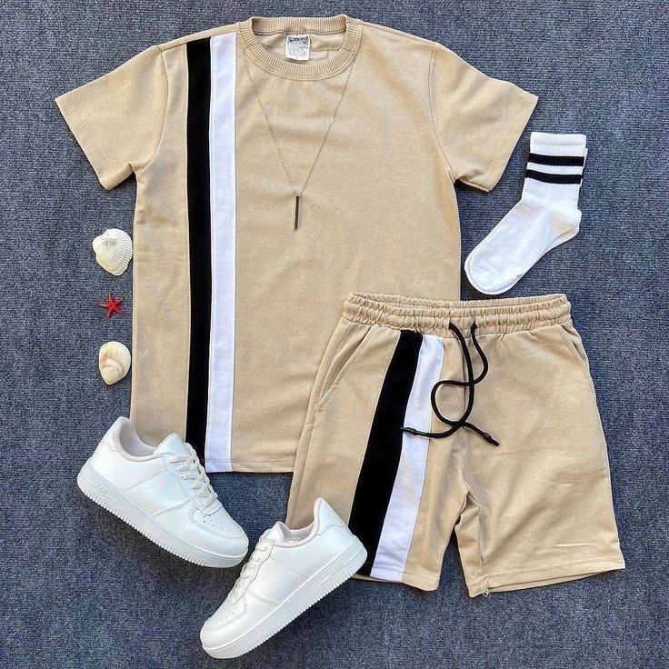 Con junto de ropa de marca
