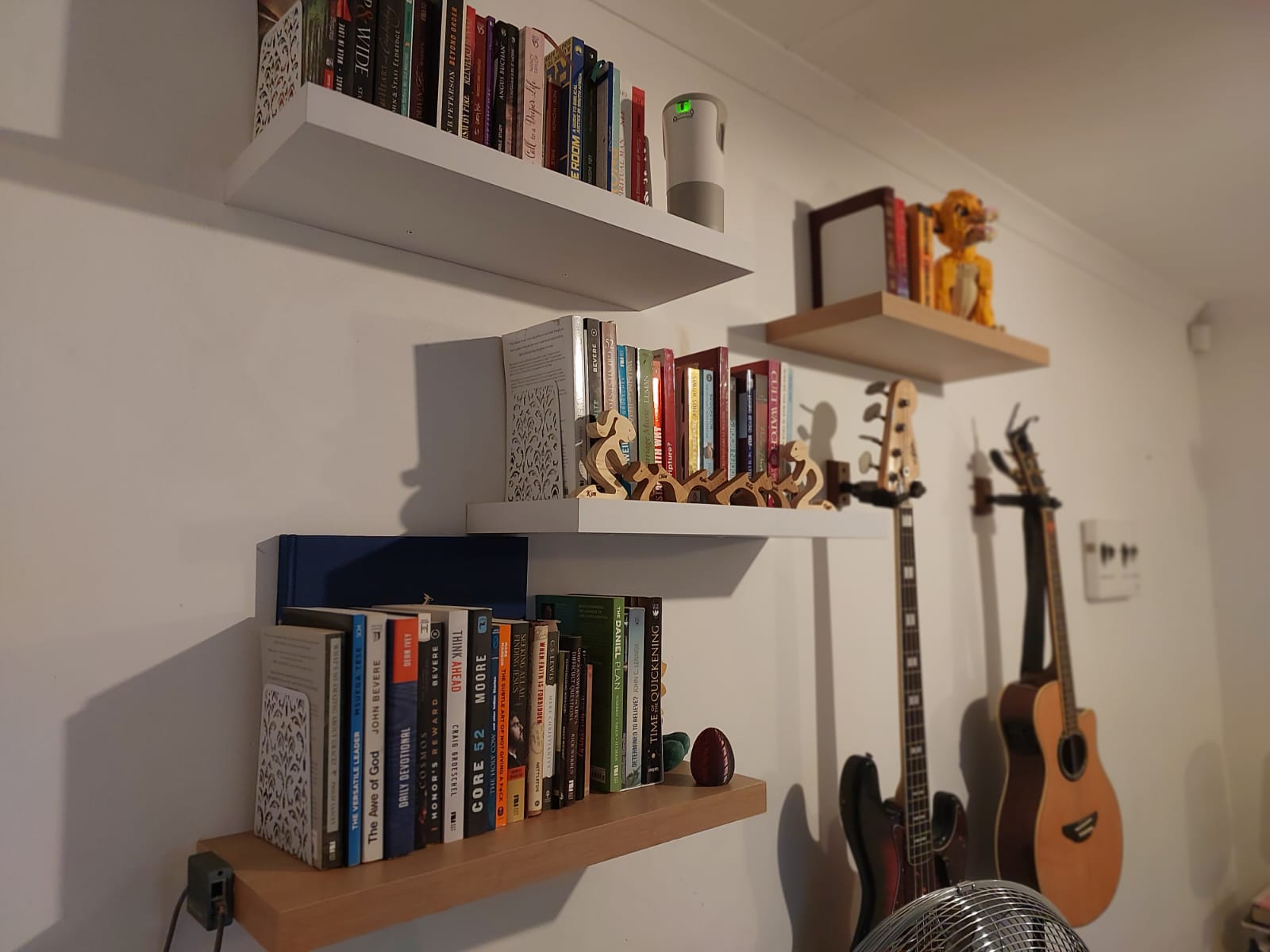 4 x Floating bookshelves (used- very good condition) 3