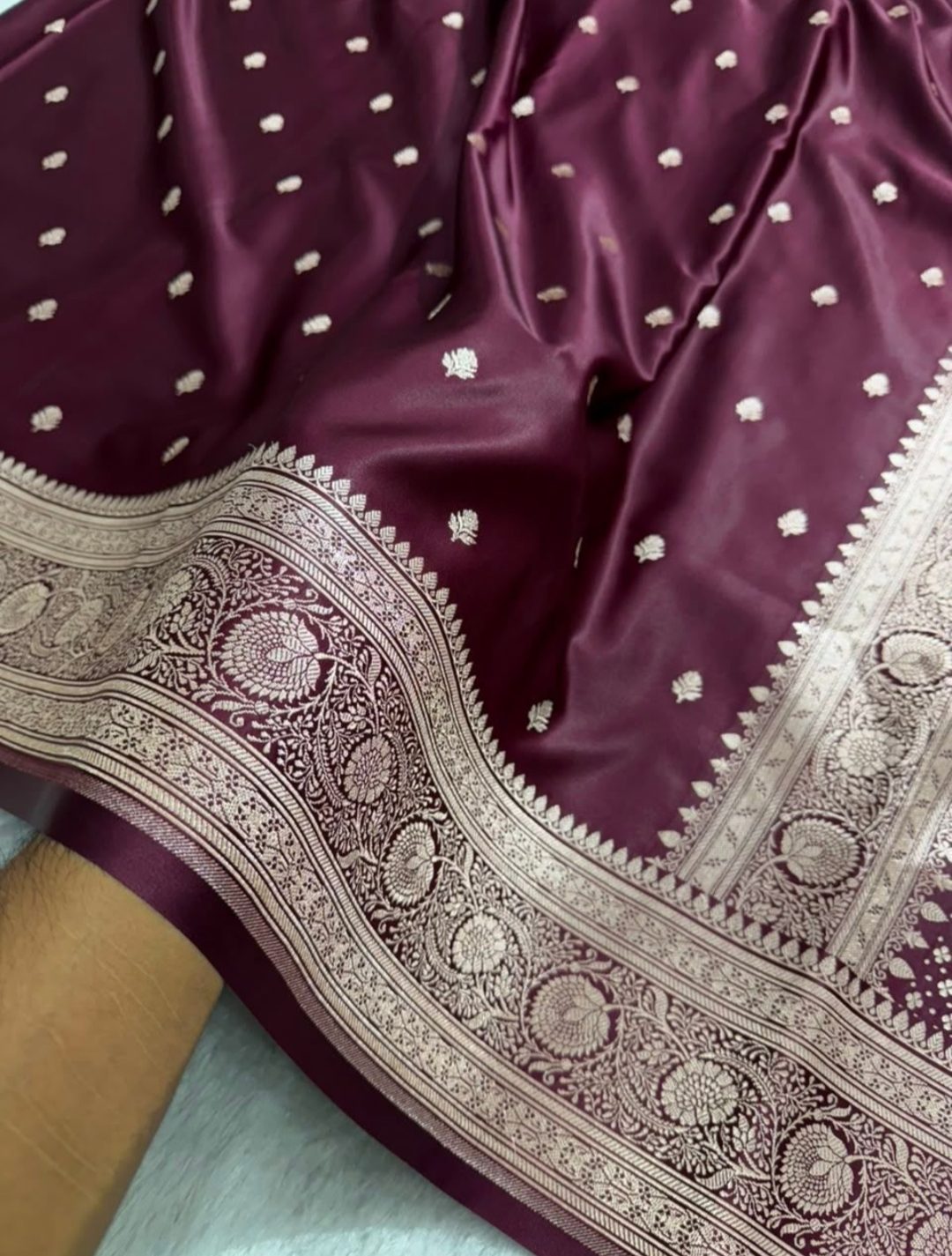 Pure Katan Banarasi Silk Saree – Antique Silver Zari Floral Edit 2