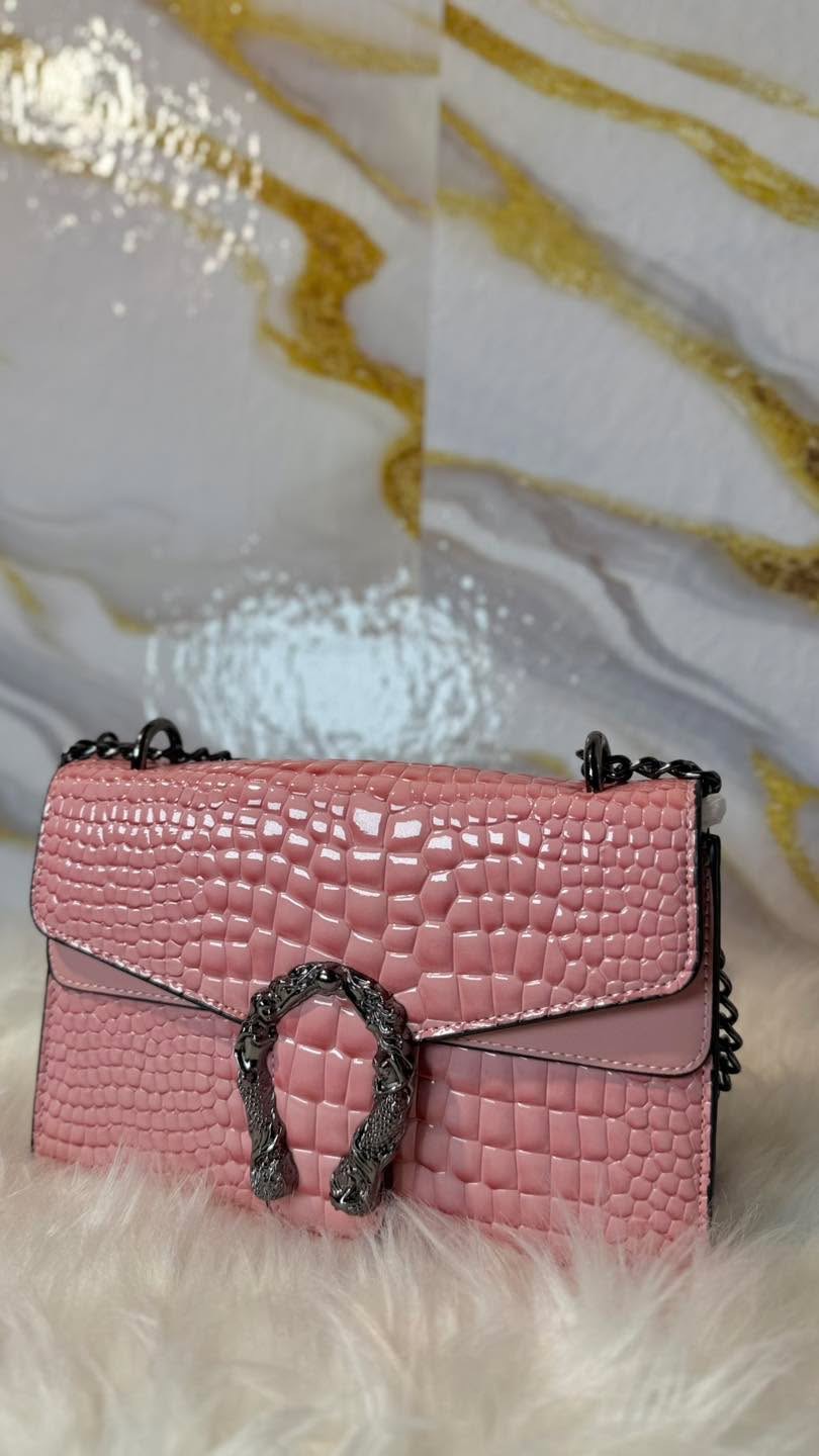 Sac à rabat effet croco rose, chaîne métal 2