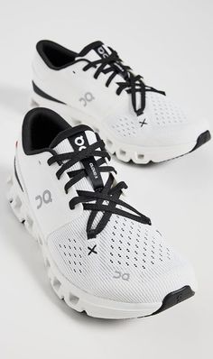 Tenis On Running Cloud * 4