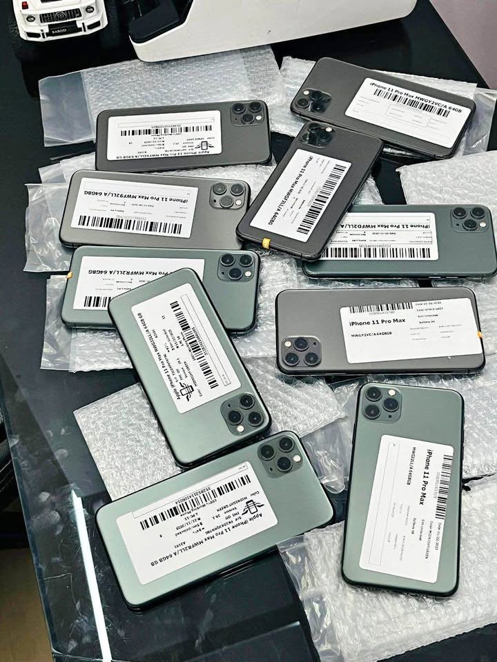 Iphone 11 Pro MAX - Image 1