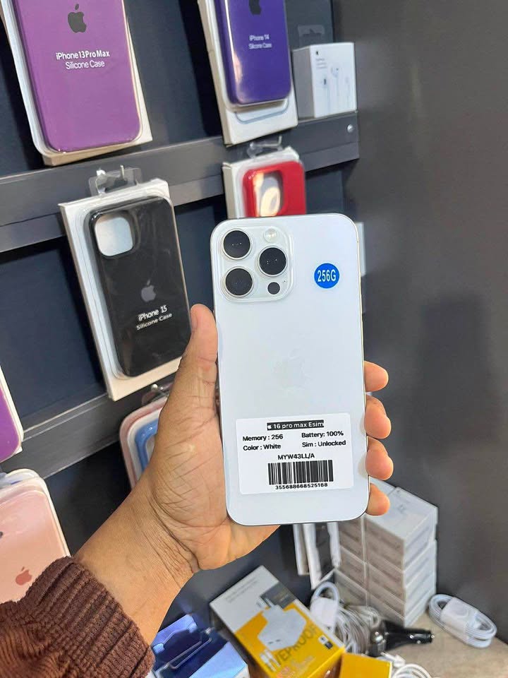 Iphone 16 PRO MAX 3