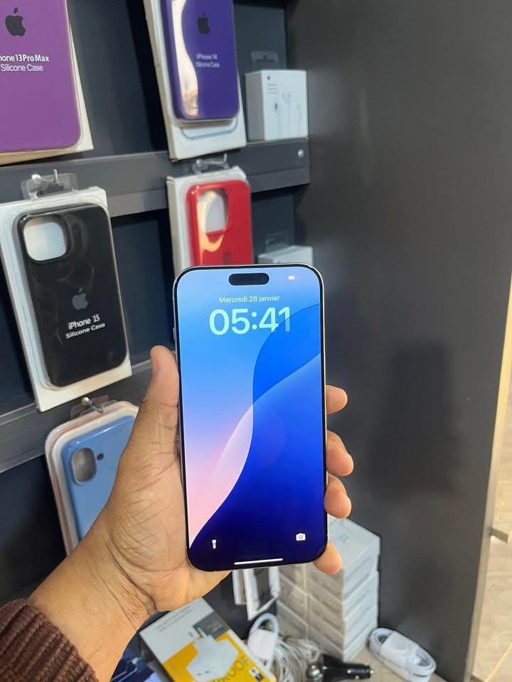 Iphone 16 PRO MAX 4