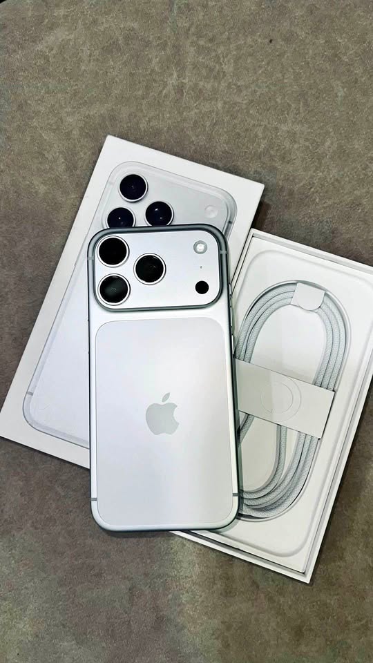 IPHONE 17 PRO MAX SILVER