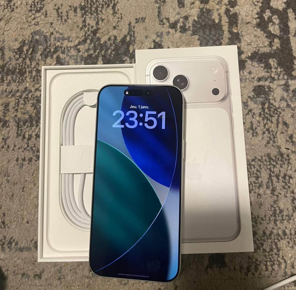 IPHONE 17 PRO MAX SILVER 4