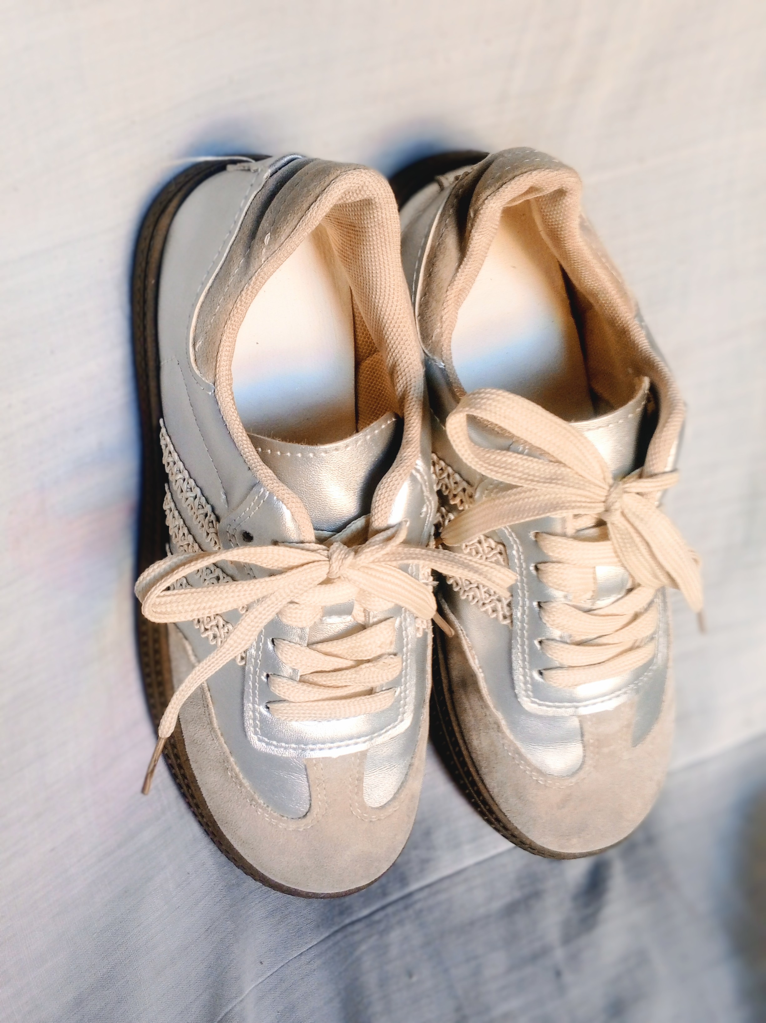Closed shoes 