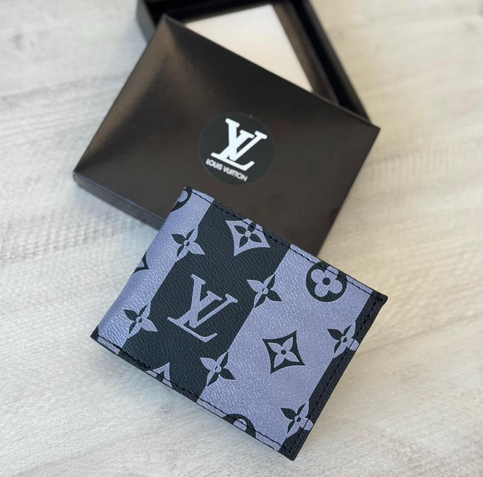 Billetera en negro estampada LV