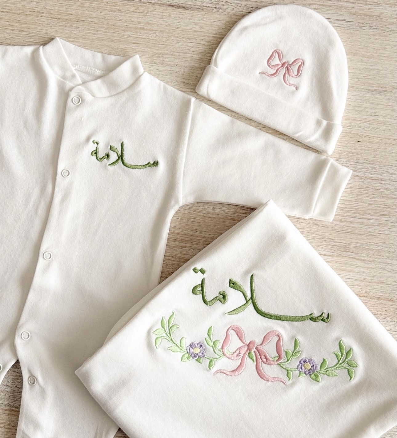 Baby clothes set with gloves,bib & hat