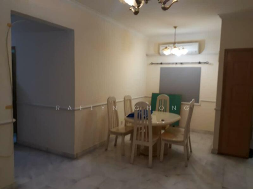 Interior view of Endah Regal