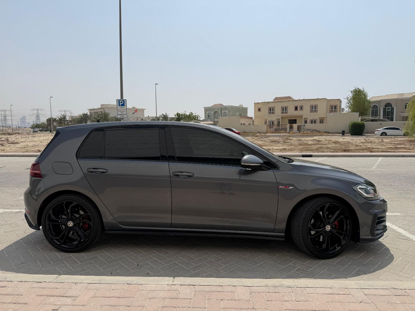 Volkswagen Golf GTI photo 2
