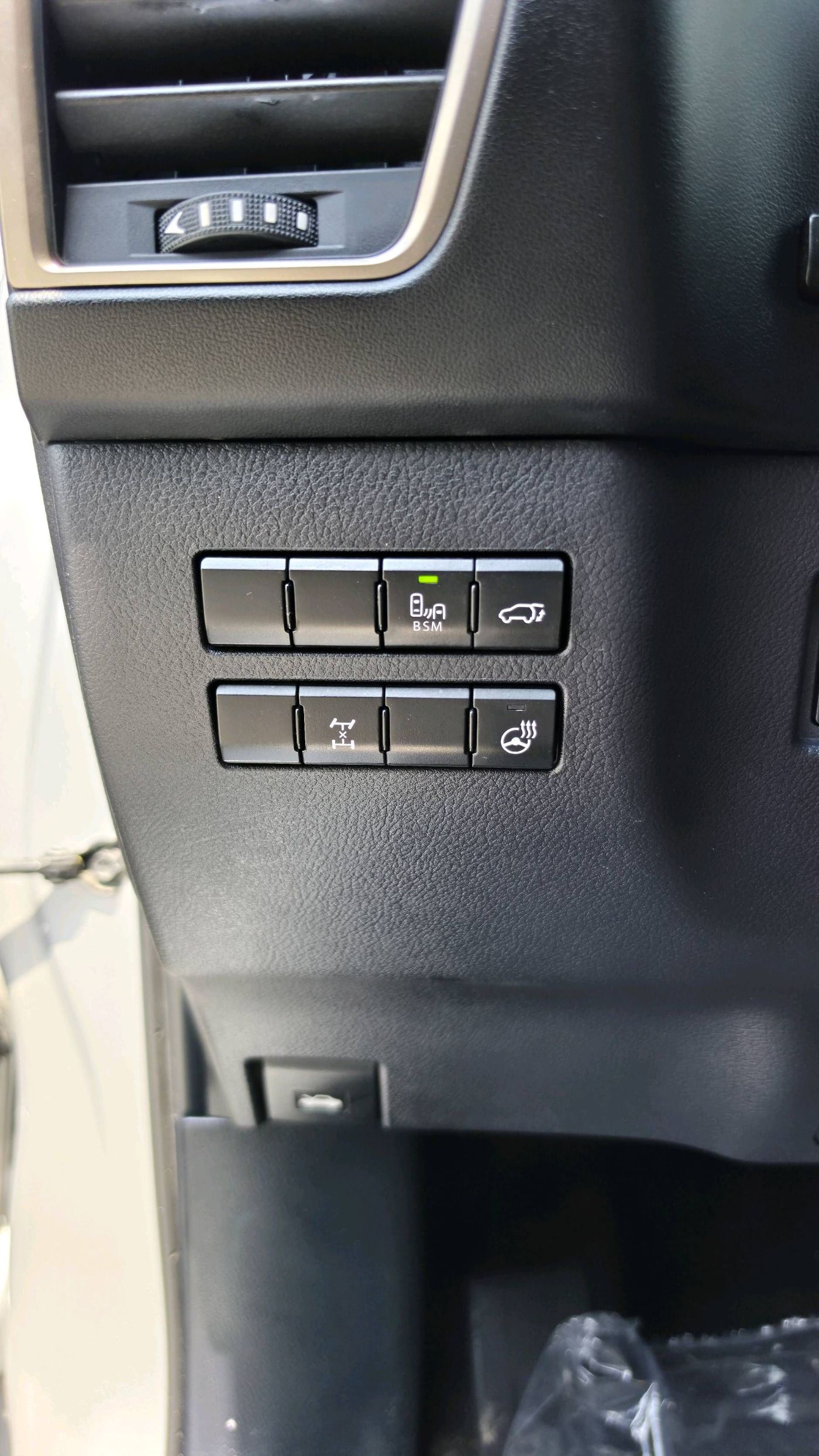 Lexus NX photo 7