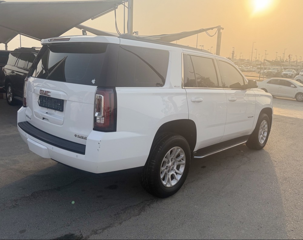 GMC Yukon 2015 photo 2