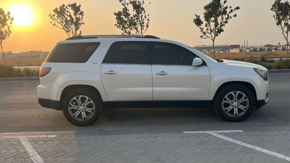 GMC Acadia 2015 photo 2